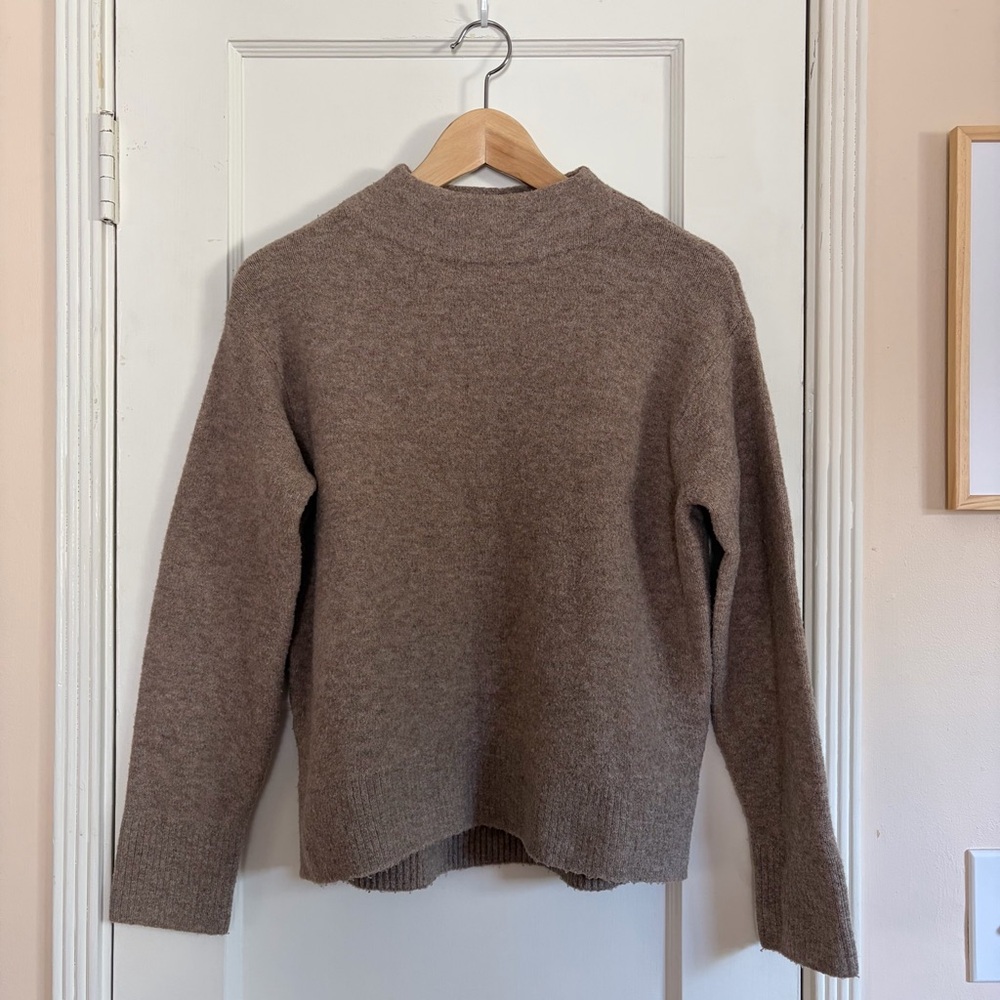 Uniqlo Beige Sweater Size XS